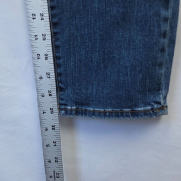 Kut From The Kloth  Lightly Distressed Medium Wash Jeans Size 6 - Picture 10 of 13